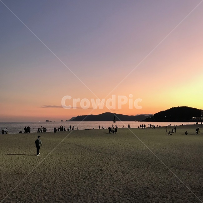 바다,하늘,sea,노을,sunset,노란색,yellow,ocean,sky,rock,stone,promontory,곶,busan,부산,해운대,nature,자연,soil,흙,outdoors,옥외,human,인간,person,사람,sand,모래
