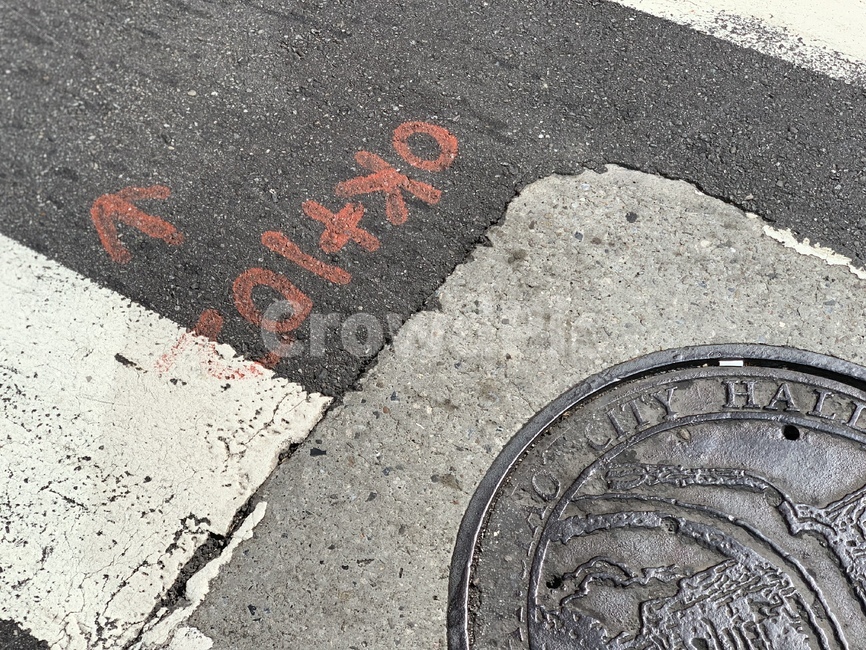 길거리,street,거리,도로,횡단보도,배수구,crosswalk,바닥,floor,길