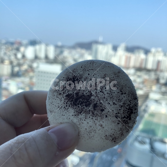 달,마카롱,풍경,한개,여유,음식,식재료,요리,food,cook,meal,dishes,food reserves,디저트,간식,후식,dessert,snack
