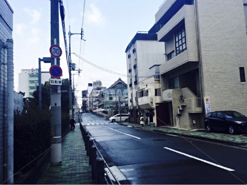 도시,아스팔트,마을,현대적인,일본,city,village,town,modern,japan,조용한,silent,quiet,calm,asphalt,도로,road,주택,house,도시,풍경,city,landscape,골목길,alley,해외,외국,세계,foreign,oversea,world,세계도시풍경,해외도시풍경,외국도시풍경,world cityscape,vehicle,차량,car,차,transportation,교통,automobile,자동차