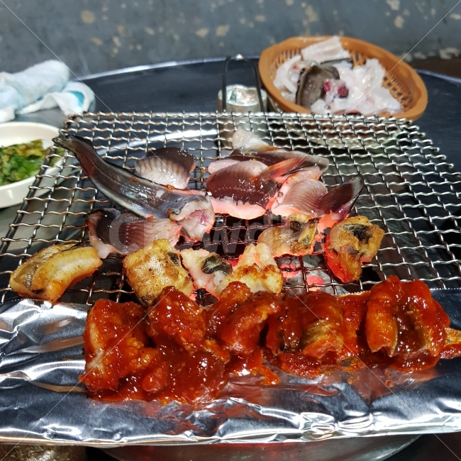장어구이,양념장어구이,바닷가,연인,데이트,맛집,장어,음식,식재료,요리,food,cook,meal,dishes,food reserves,수산물,해산물,fishery products,seafood