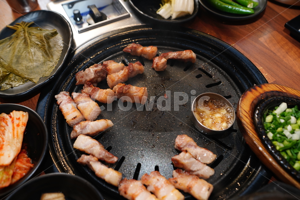 고기,삼겹살,불판,술안주,먹방,돼지,음식,한식,구이,육식,푸드,식사,단백질,먹거리,음식,식재료,요리,food,cook,meal,dishes,food reserves,육류,고기,meat