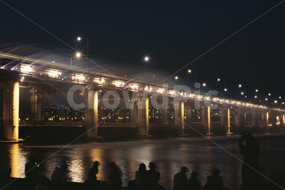 한강공원,야경,분수,반포대교,장노출,필름,필름사진,도시,풍경,city,landscape,야경,밤,nightscape,night,사람,인물,인간,human,person