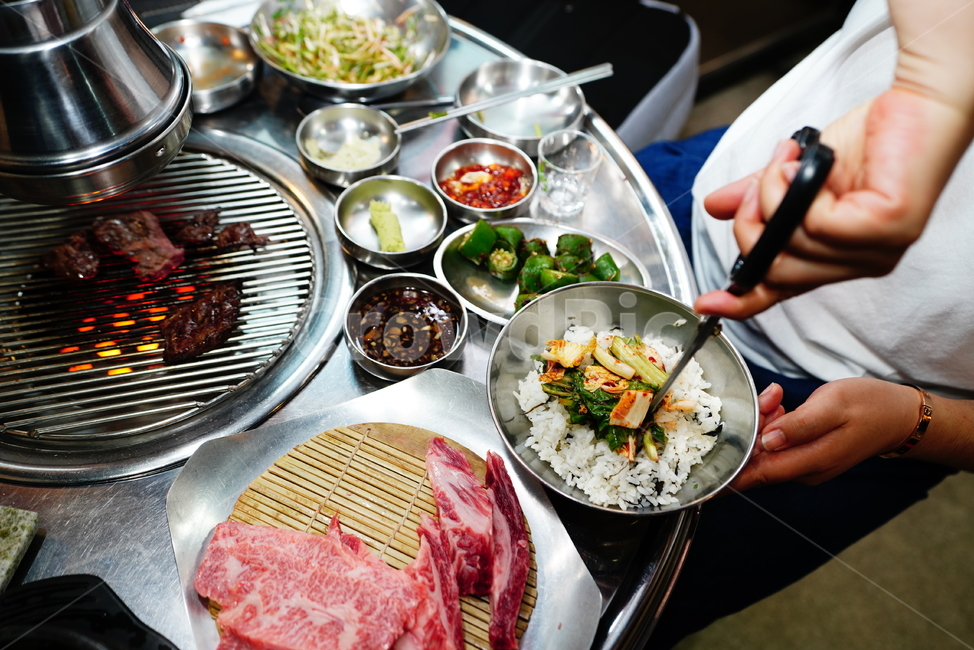 고기,한우,술안주,먹거리,식사,음식,푸드,사람,인간,음식,식재료,요리,food,cook,meal,dishes,food reserves,육류,고기,meat,한식,한국음식,한국요리,korean food,korean dishes,korean meal,korean cook
