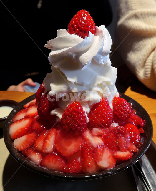 딸기,strawberry,딸기빙수,빙수,디저트,dessert,생크림,iceflake,달콤,음식,food,빨강,red