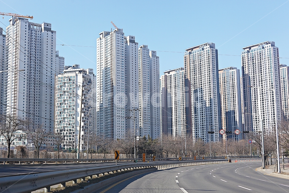 아파트주택,집,건물,건축물,신축건물,주거지,자연,풍경,겨울,도시,풍경,city,landscape