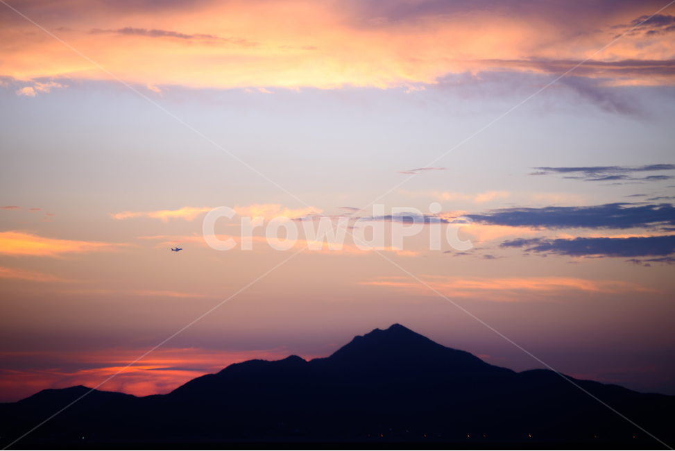 역광,노을,하늘,구름,감성,파스텔,비행기,여행,자연,풍경,nature,landscape,outdoors,옥외,dusk,황혼,sunset,일몰,dawn,새벽,sky,red sky,붉은 하늘