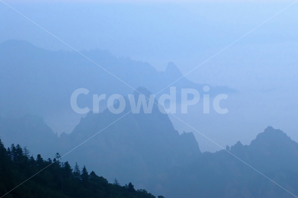산,설악산,국립공원,자연,풍경,배경,바탕,산배경,배경이미지,바탕이미지,자연이미지,산능선,산등성이,운해,새벽,백그라운드,자연,풍경,nature,landscape,한국자연풍경,한국자연경관,korea nature landscape,outdoors,옥외,weather,날씨,fog,안개