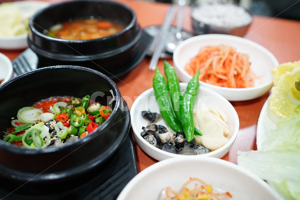 한식,뚝배기,쌈,우렁,쌈밥,된장,먹거리,음식,푸드,식사,양념,야채,고추,한국,korean,요리,음식,식재료,요리,food,cook,meal,dishes,food reserves,한식,한국음식,한국요리,korean food,korean dishes,korean meal,korean cook