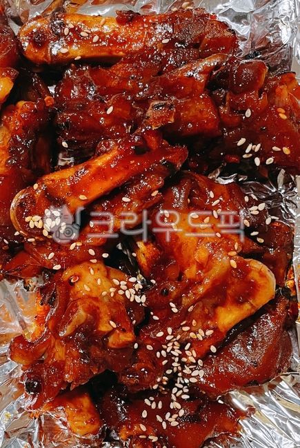 불족발,미니족발,미니불족발,양념족발,양념,미니양념족발,족발,돼지족발,돼지고기,돼지,고기,참깨,깨,음식,요리,식사,식재료,pork,food,sesame,seasoning,dish,cook,meal