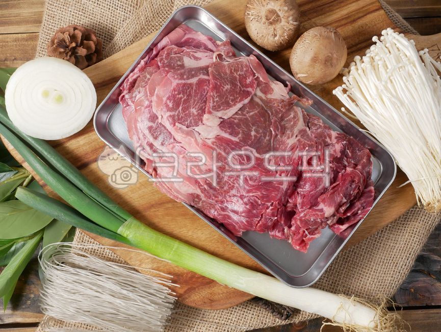 불고기,밀키트,요리,집밥,소고기,양파,표고버섯,팽이버섯,대파,당면,식사,레시피,음식,식재료,요리,food,cook,meal,dishes,food reserves