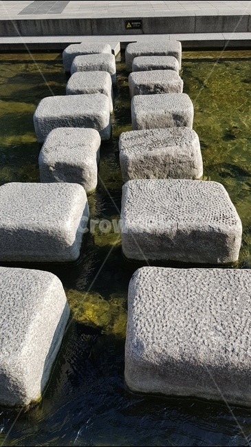 돌,돌다리,강,청계천,물,자연,풍경,nature,landscape,path,통로,walkway,보도,rock,록,sidewalk,pavement,포장