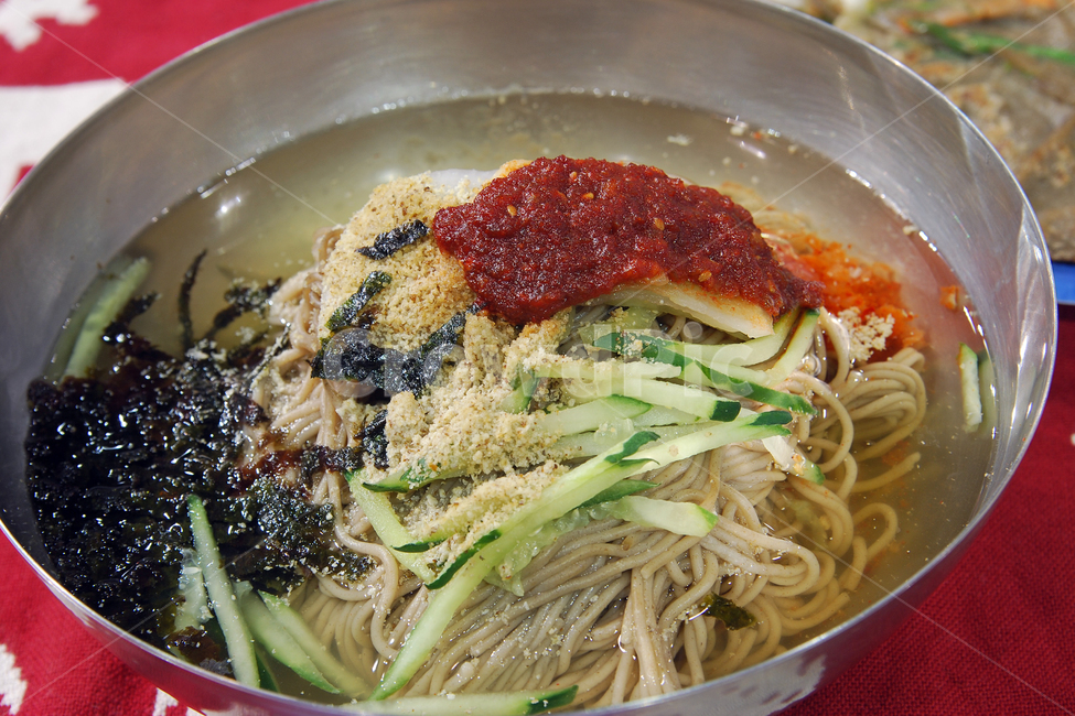 메밀국수,메밀냉면,메밀,냉면,국수,음식,한식,요리,양념,소스,그릇,면,면요리,면음식,물냉면,물국수,음식,식재료,요리,food,cook,meal,dishes,food reserves,면류,면요리,noodles,한식,한국음식,한국요리,korean food,korean dishes,korean meal,korean cook