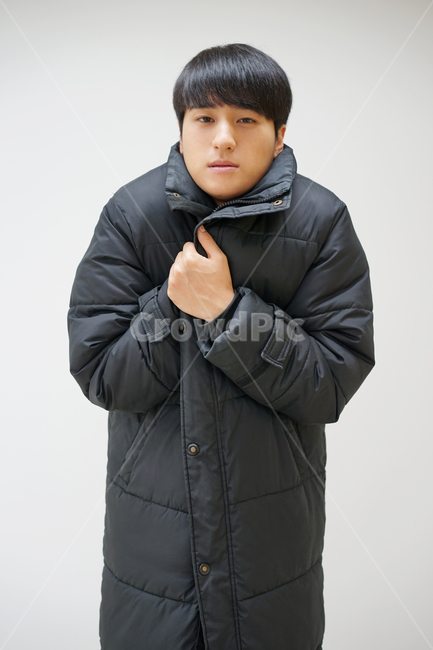 추위,강추위,한파,겨울,패딩,남성,남자,winter,롱패딩,감기,몸살,겨울,계절,winter,season,사람,인물,인간,human,person,남성,남자,man,male,건강,헬스웨어,헬스케어,healthware,health care
