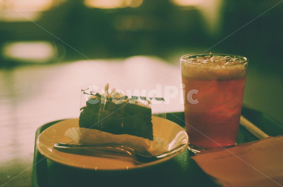 케이크,커피,아이스아메리카노,아이스커피,초코케이크,간식,음식,카페,마실것,cake,dessert,coffee,icedcoffee