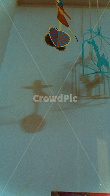 모빌,그림자,필름,감성,빨간색,파란색,벽,shadow,mobil,film,red,blue