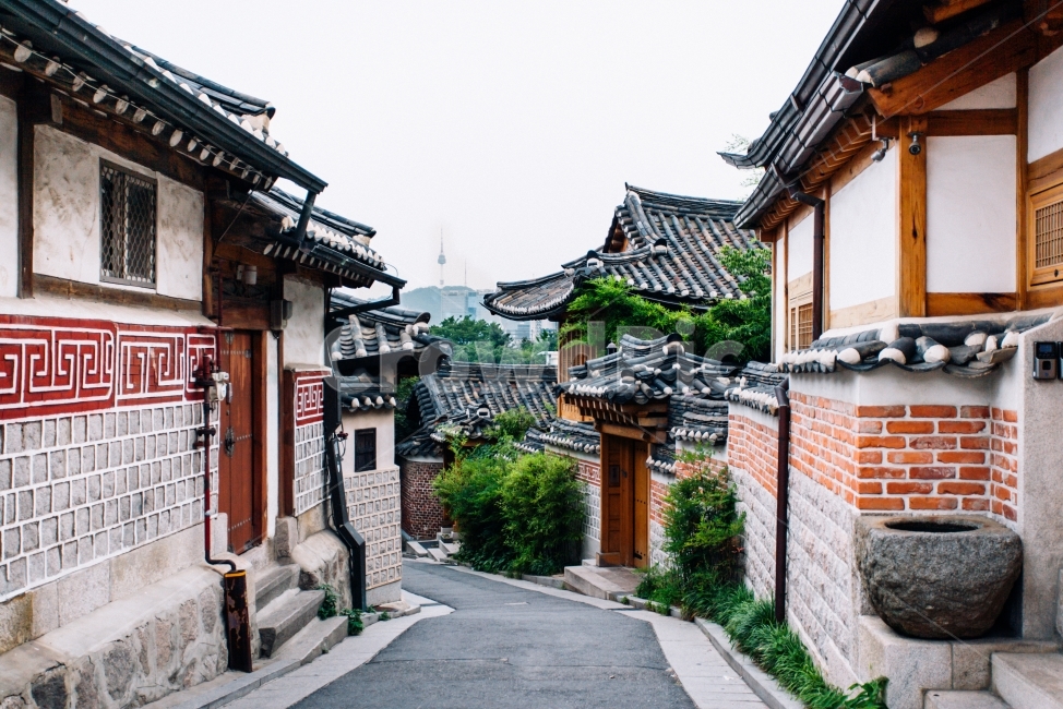 한옥마을,한국전통,한옥,건축,도시풍경,자연,전통가옥,전통,기와집,기와,나무,북촌,북촌한옥마을,촌,서울여행,골목,골목풍경,한복,시골,마을,동네,우리동네,시골마을,감성사진,친환경,주택,전통주택,단독주택,단층주택,Housing,Traditionalhouse,Countryside,house,traditional,Traditionalarchitecture,Koreanhouses,SouthKorea,RepublicofKorea,Ancientarchitecture,한국적인,한국적,korean,koreantradition,asiantradition,aisa,southkorean,한옥골목,도시,풍경,city,landscape,한국도시풍경,한국도시경관,korea cityscape,골목길,alley,한국전통,한국문화,korean traditional,korean culture
