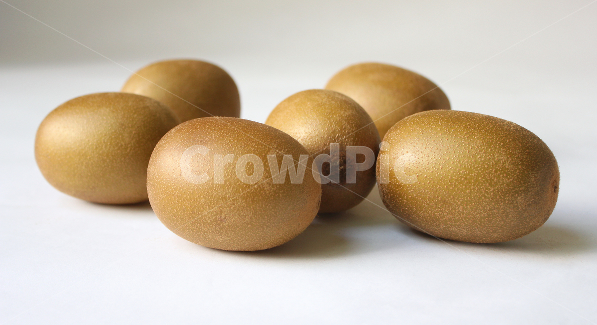 kiwi,seed,fruit,golden kiwi,yellow,gold,white,gold kiwi,Golden,seeds,brown,vitamin,food,Kiwi,dessert,goldkiwi,tropical fruit,fresh,sweet