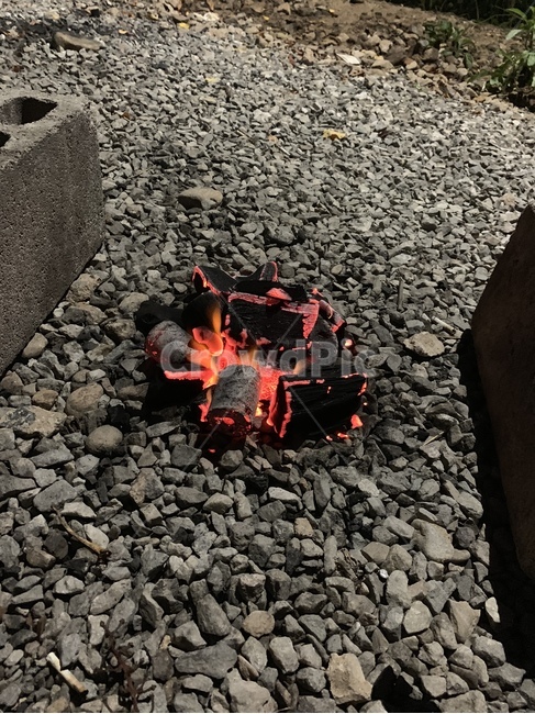 연탄불,자갈,dirtroad,gravel,따뜻함,뜨거움,열정