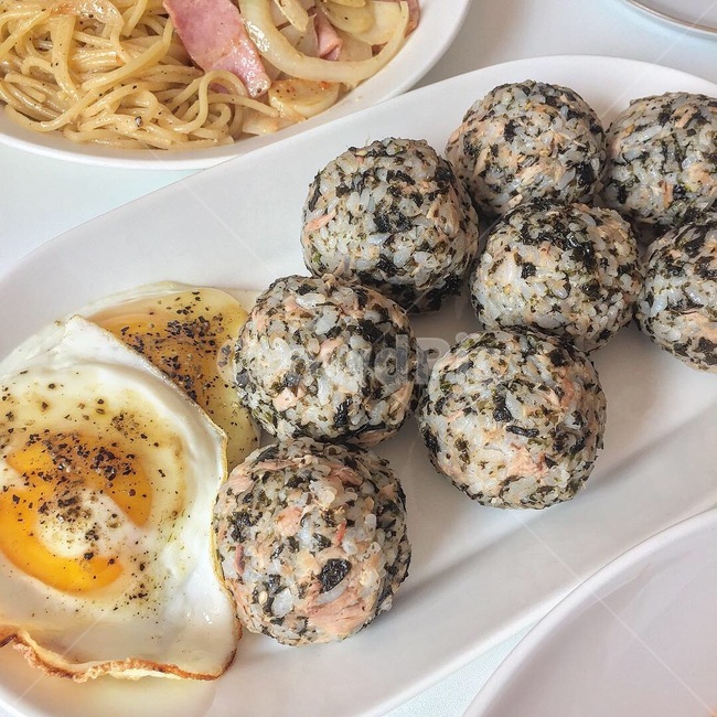 food,meal,dish,식품,음식,식사,주먹밥