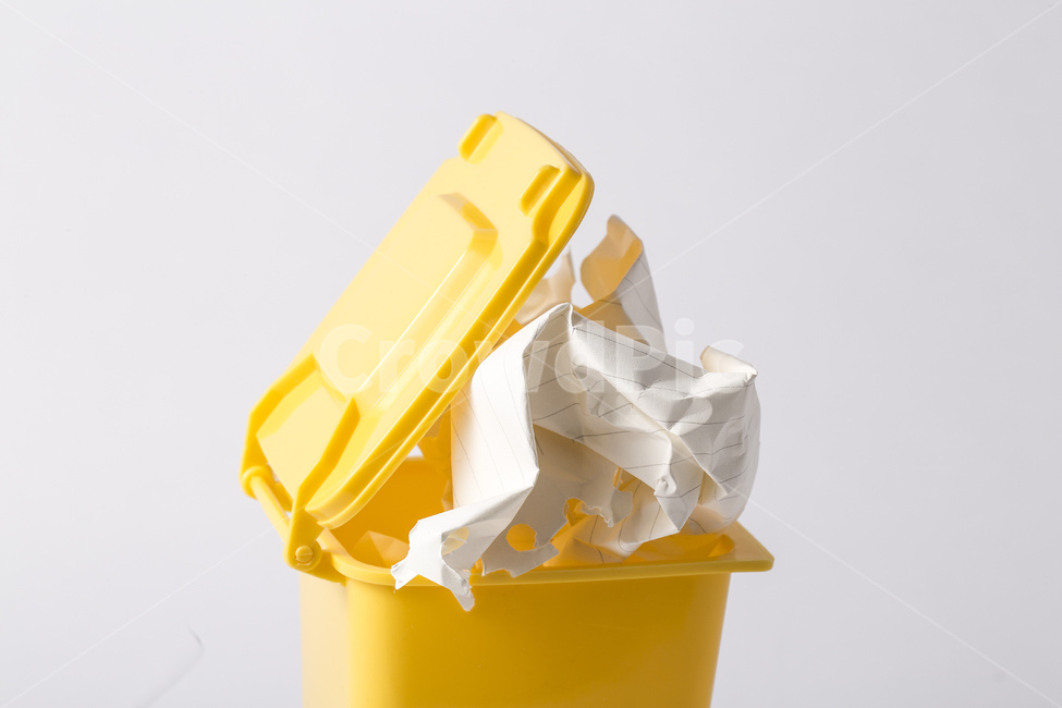 plastic,trash can,paper,separation,recycle,Separate collection,collection,facility,trash