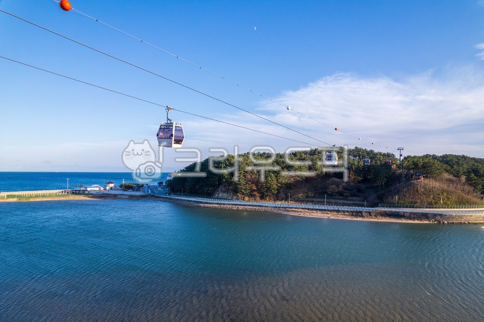 sky,cable car,Uljingun,water,ocean,blue,Wangpicheon Cable Car,Uljin,Wangpicheon,river,Wangpicheon Park,park