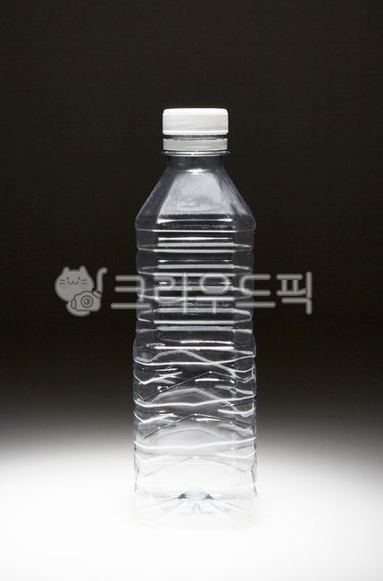 waste of resources,empty bottle,recycling,garbage,bottle,resource conservation,environmental protection,disposable,polyethylene,disposable product,plastic,waterbottle,water bottle,separate collection,environmental pollution,PET bottle,plastic bottle,pet