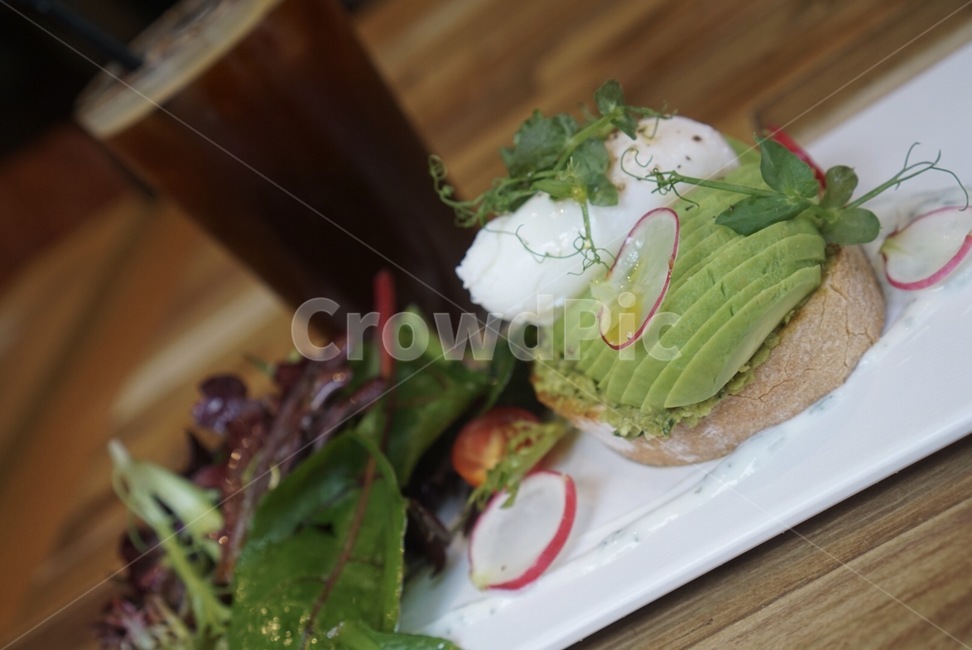 아보카도토스트,토스트,아보카도,아이스아메리카노,브런치,delicious,koreanfood,식사,음식,요리,건강식,아침식사,food,dish,avocadotoaste,커피,coffee,카페