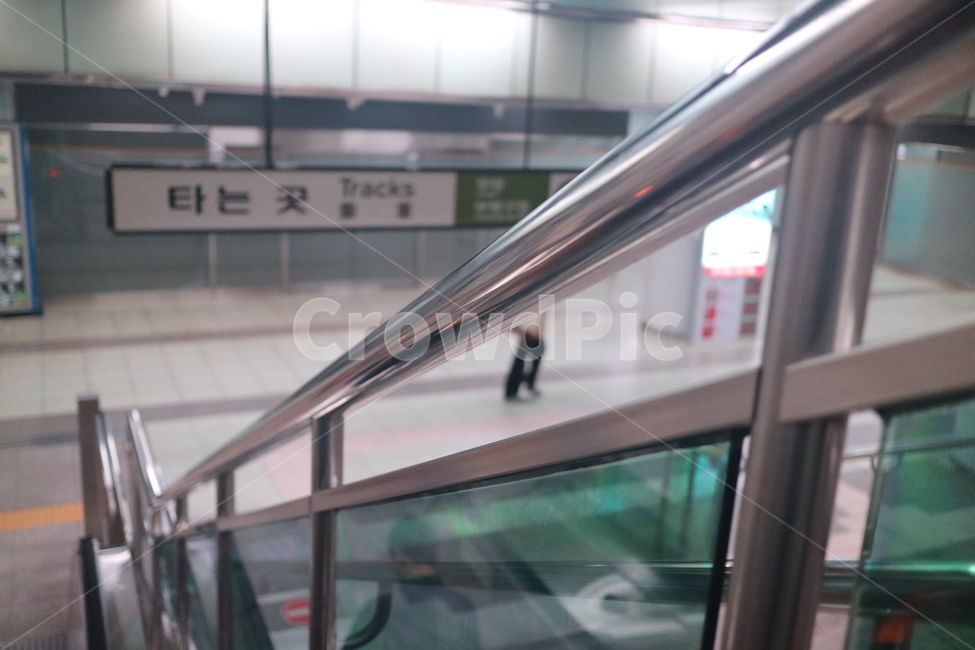 손잡이,내리막,에스컬레이터,차가움,지하철