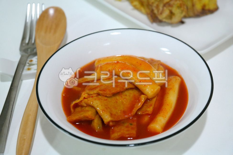 seasoning,snack,Fish cake,koreanculture,plate,chili pepper paste,sauce,redpepperpaste,foodingredient,Korean food,tteokbokki,ingredients,cooking,snack bar,koreanfood,Korean cuisine,Korean,Korean culture,spicy,food,meal,ricecake,fork,rice cake