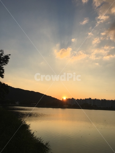 일몰,공원,하늘,구름,호수,감성