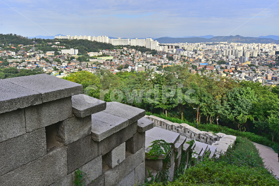 한양도성,성곽길,한양도성둘레길,둘레길,서울,건축물,성벽,벽,담장,돌담,조선시대,hanyangwall,fortresswallofseoul,acapitalcity,acastletown,castle,fortress,stronghold,유물,전통문화,보존,복원,산책로,산책길,풍경,경치,옥외,야외,outdoor,녹지,환경,자연,그린,초록색,녹색,숲,도시풍경