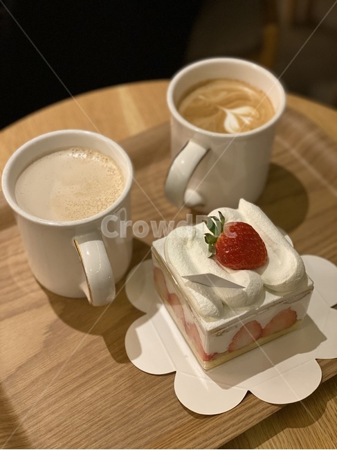 카페,커피,케이크,컵,조각케이크,딸기,딸기케이크,라떼,라떼아트,cafe,cake,디저트,dessert,커피컵,coffeecup,cup