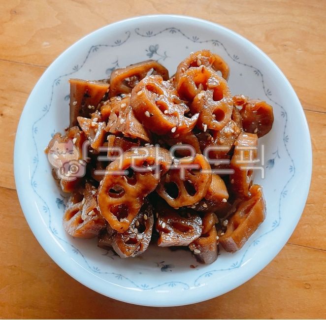 연근,연금조림,조림,조림요리,밑반찬,밥반찬,한식,한국음식,한국요리,반찬,밥도둑,음식,요리,식사,식재료,먹방,참깨,깨,food,dish,meal,cook,seasme,koreanfood
