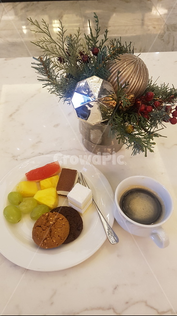 에프터눈티,호텔,tea,브런치,디저트,호텔서비스,여유,힐링,쉼터,휴식,생각,청포도,파인애플,티라미스,케이크,커피,겨울인테리어