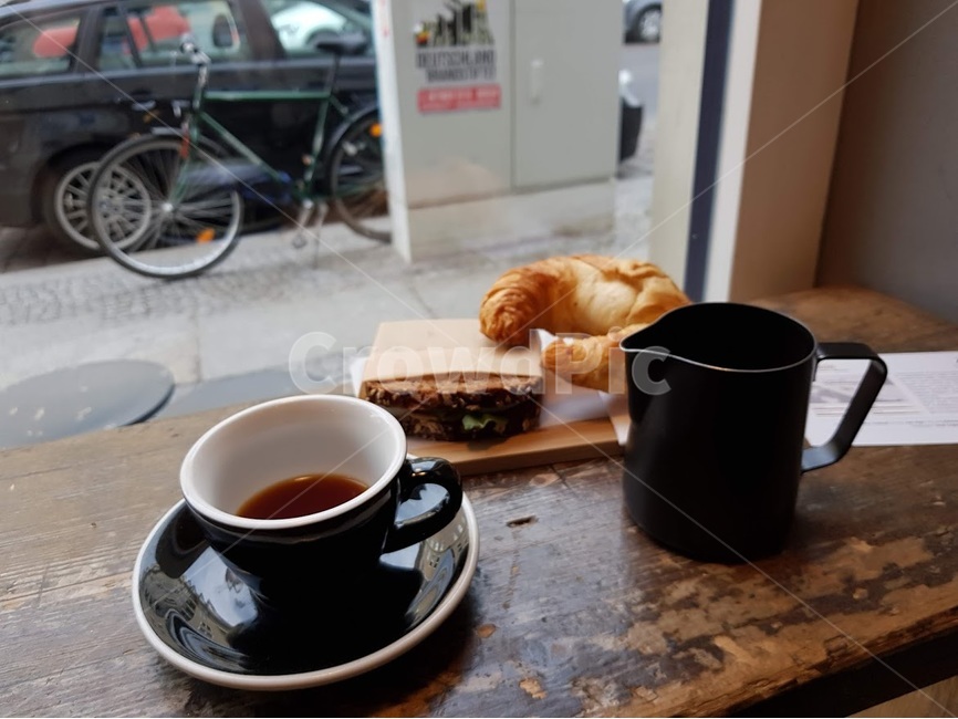 cafe,coffee,카페,커피,크로와상,브런치,창가