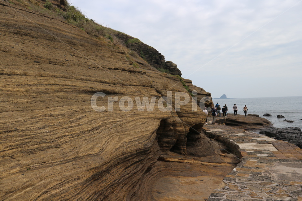 제주도,제주바다,용머리해안,산방산,산,바다,자연,풍경,화산,화산섬,섬,경치,휴가,대자연,운치,힐링,해안,배경,제주,하늘,구름,풀,잎,jeju,jejudo,sea,jejuisland,island,bacation,coast,flavor,healing,background,sanbangsan,yongmoricoast,nature,plant,volcano,cloud,돌,stone
