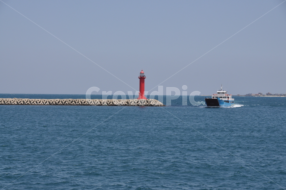 architecture,건축물,building,boat,보트,lighthouse,등대,tower,탑,바다,sea,transportation,교통,등대,lighthouse