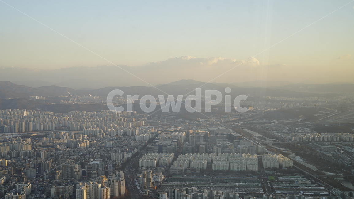 outdoors,옥외,landscape,경치,풍경,scenery,자연,nature,aerialview,조감도,중국,미세먼지,바이러스,기관지,공기,청정,우환,폐렴,극한,상황,스모그,마스크,위생,건강,병,먼지,환절기,전염병,질병,의료,비염,예방,사회문제,헬스케어,황사,호흡기,세균,초미세먼지,신종바이러스,코로나,코로나바이러스,공포,독감,감기,위험,도심속,도시,서울,한강,아파트,전경,시야,흐리다,공기청정,오후,낮,먹구름,생활,​,​경제,회사,부동산,빌딩,사업,비지니스,도시,풍경,city,landscape,한국도시풍경,한국도시경관,korea cityscape
