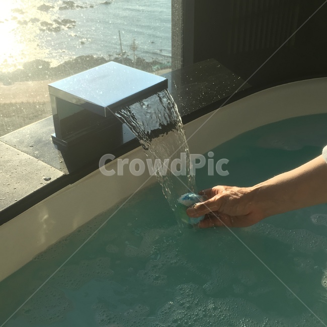 배스밤,배쓰밤,휴식,욕조,힐링,인간,human,person,사람,bathbomb,흐르는물,햇살,편안함,comfortable,healing,spa,스파