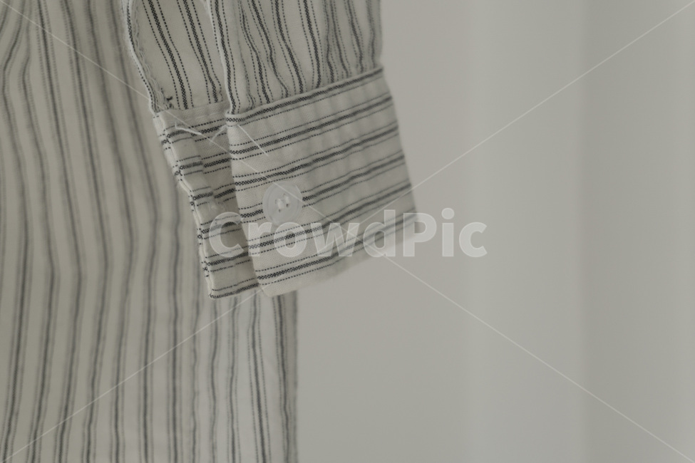 셔츠,줄무늬셔츠,단추,의복,의류,shirt,homedecor,apparel,가정장식,clothing,빈티지,아이보리,줄무늬,스트라이프셔츠,감정,분위기,감성,외로움,쓸쓸함,고요함,실밥,실