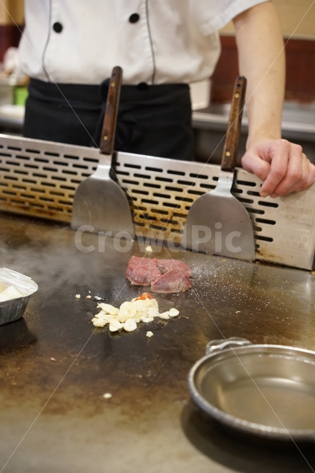 철판요리,철판음식,요리,요리사,주방장,즉석요리,food,사람,인물,인간,human,person,신체일부,몸,body,음식,식재료,요리,food,cook,meal,dishes,food reserves,육류,고기,meat