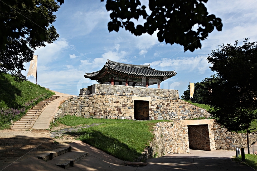 공주산성,성,산성,성곽,길,둘레길,숲,숲길,담,돌담,여름,풍경,벽,방어벽,흙담,식물,유네스코등제
