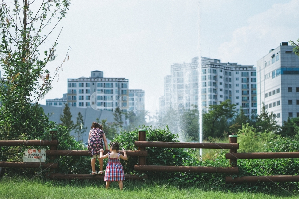 공원,분수,여름,자매,소풍,피크닉,sister,park,summer,풍경,도시,풍경,city,landscape,한국도시풍경,한국도시경관,korea cityscape,사람,인물,인간,human,person,어린이,어린아이,child,children,kid,plant,식물,grass,잔디