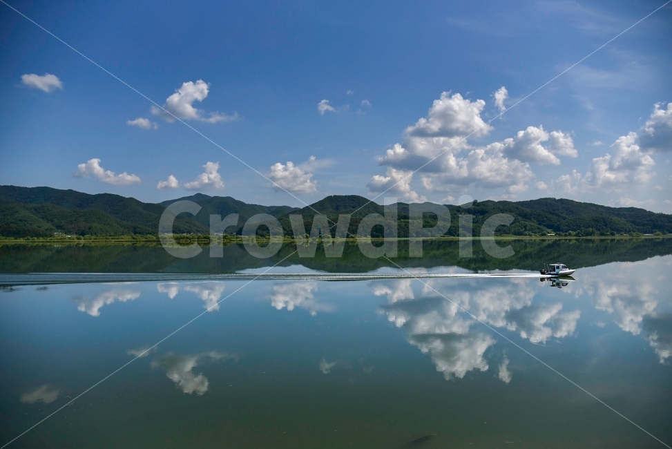 강,반영,구름,가을하늘,배,풍경사진,자연,풍경,nature,landscape,weather,날씨,outdoors,옥외,cloud,cumulus,적운,sky,하늘,water,물,lake,호수