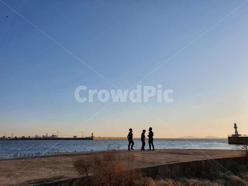 person,사람,human,인간,월미도,항구,바다,노을,푸름,sea,sunset,blue