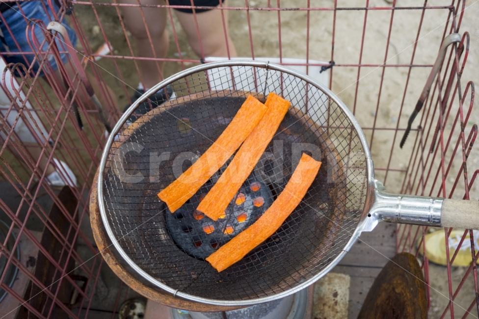 쫀드기,연탄,간식,식품,군것질,디저트,근접,촬영,다이어트,절연,아침식사,점심식사,영양,식사,녹색,과일,빨강,저녁,유기,요리,브라운,먹다,접시,배경,바베큐,아름다운,블랙,밝게,굽다,캠프,숯불,근접촬영,석탄,색상,요리사,어둠,세부사항,효과,불씨,에너지,불,음식,식재료,요리,food,cook,meal,dishes,food reserves,디저트,간식,후식,dessert,snack