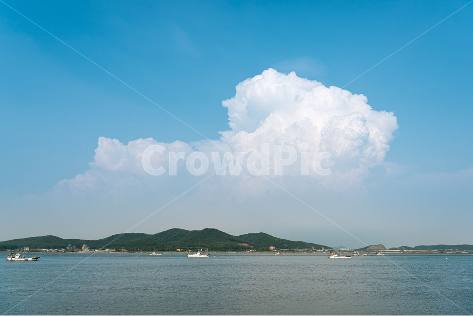 구름,하늘,푸른하늘,섬,배,land,nature,자연,outdoors,옥외,water,물,ocean,대양,sea,바다,해안선,뭉게구름,자연,풍경,nature,landscape