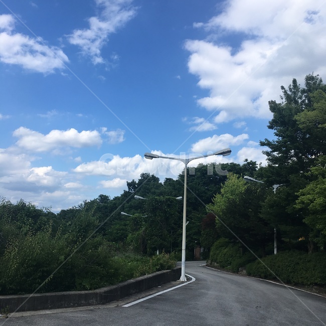 아스팔트,asphalt,road,도로,하늘,구름,날씨,weather,nature,자연,가로등
