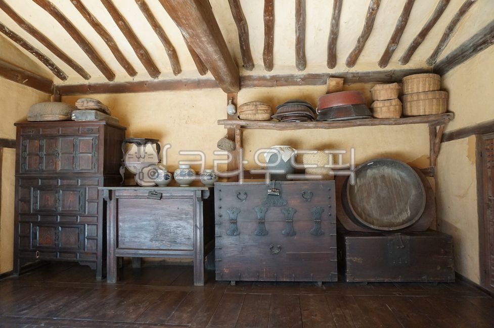 한국민속촌,용인,한옥,전통가옥,목재가구,가구,옛날식가구,koreanfolkvillage,koreantraditionalhouse,traditionalhouse,house,livingroom,woodfurniture,koreantraditionalfurniture,furniture